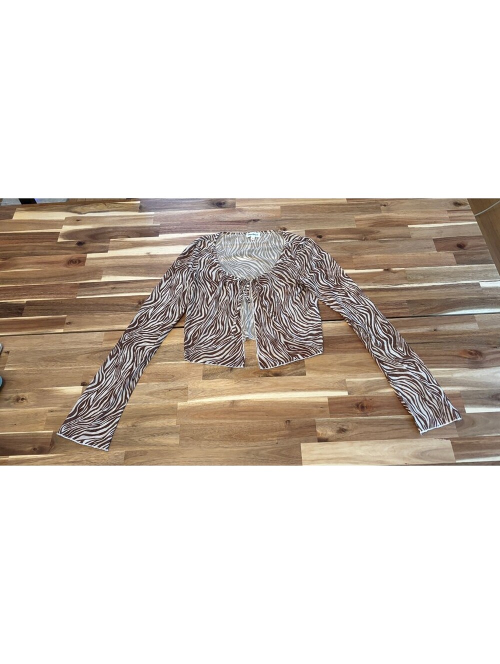 Superdown Women's Brown Zebra Print Long Sleeve Crop Top Small